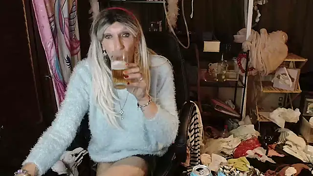 Snapshot of Ombeline1 chatting on October 14, 2025, 7:58 pm Ombeline1 online show from October 14, 2025, 7:58 pm