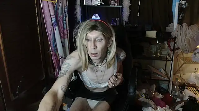 Snapshot of Ombeline1 chatting on October 23, 2025, 4:49 pm Ombeline1 online show from October 23, 2025, 4:49 pm