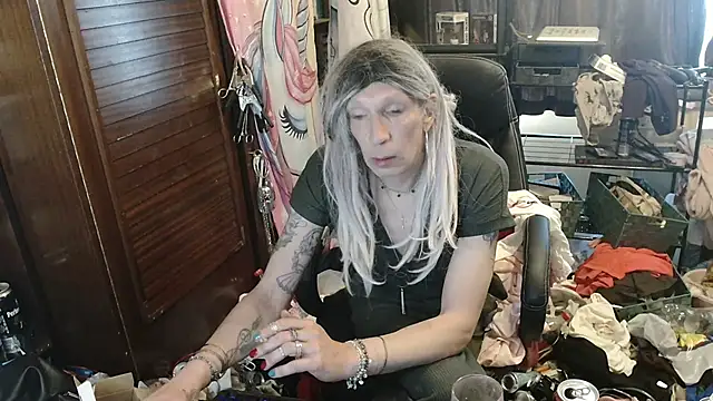 Snapshot of Ombeline1 chatting on May 7, 2026, 7:56 am Ombeline1 online show from May 7, 2026, 7:56 am