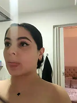 Lia Hurley online show from December 15, 2025, 8:03 pm