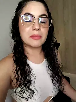 Lia Hurley online show from May 2, 2026, 8:25 pm