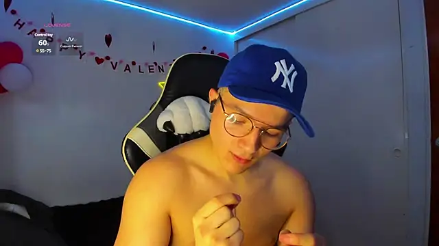 AustinSummerr online show from February 17, 2025, 3:11 pm