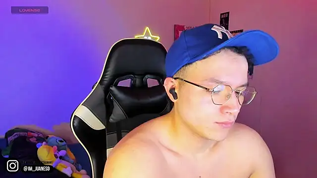 AustinSummerr online show from January 7, 2025, 12:52 pm