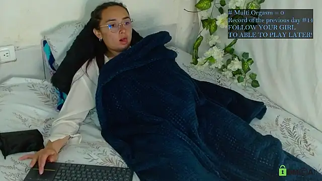 Hot Candy  online show from April 23, 2026, 3:46 am