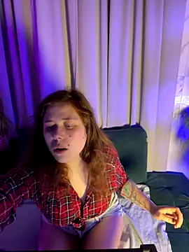 SophiePure online show from November 4, 2025, 1:26 pm