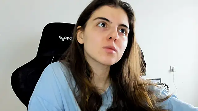 Snapshot of emmamurrr chatting on December 15, 2025, 10:54 am emmamurrr online show from December 15, 2025, 10:54 am