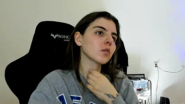 Snapshot of emmamurrr chatting on December 13, 2025, 8:15 pm emmamurrr online show from December 13, 2025, 8:15 pm