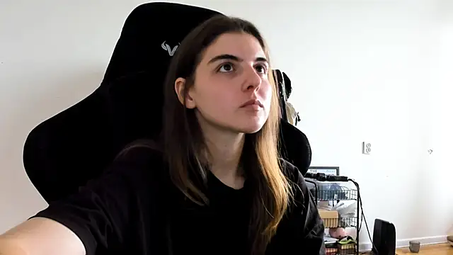 Snapshot of emmamurrr chatting on September 13, 2025, 9:53 am emmamurrr online show from September 13, 2025, 9:53 am