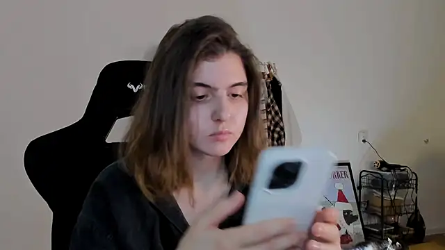 Snapshot of emmamurrr chatting on December 21, 2024, 8:32 pm emmamurrr online show from December 21, 2024, 8:32 pm