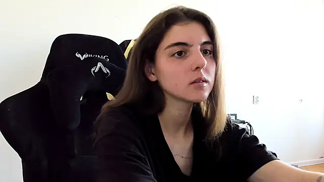 Snapshot of emmamurrr chatting on September 9, 2025, 9:52 am emmamurrr online show from September 9, 2025, 9:52 am