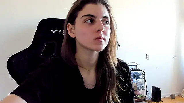 Snapshot of emmamurrr chatting on October 7, 2025, 11:33 am emmamurrr online show from October 7, 2025, 11:33 am