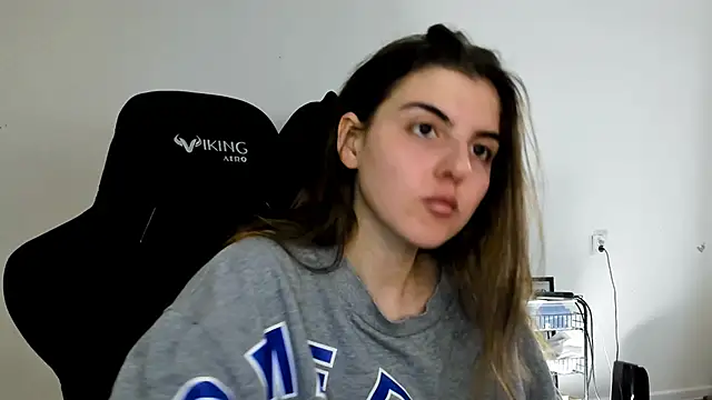 Snapshot of emmamurrr chatting on November 13, 2025, 11:14 am emmamurrr online show from November 13, 2025, 11:14 am