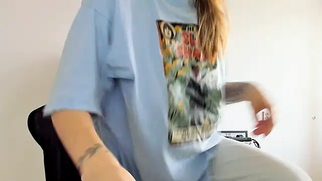 Snapshot of emmamurrr chatting on December 14, 2025, 10:32 am emmamurrr online show from December 14, 2025, 10:32 am