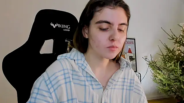 Snapshot of emmamurrr chatting on December 30, 2024, 7:32 pm emmamurrr online show from December 30, 2024, 7:32 pm