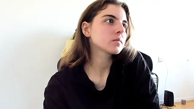 Snapshot of emmamurrr chatting on September 12, 2025, 6:35 am emmamurrr online show from September 12, 2025, 6:35 am