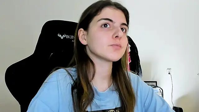 Snapshot of emmamurrr chatting on December 5, 2025, 7:55 pm emmamurrr online show from December 5, 2025, 7:55 pm