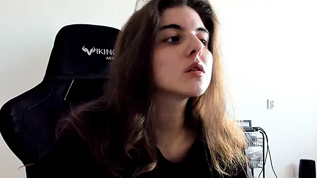 emmamurrr online show from February 13, 2026, 11:43 am