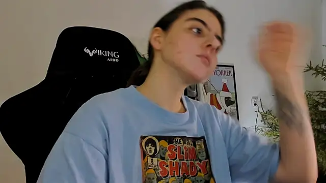 Snapshot of emmamurrr chatting on January 13, 2025, 7:20 pm emmamurrr online show from January 13, 2025, 7:20 pm