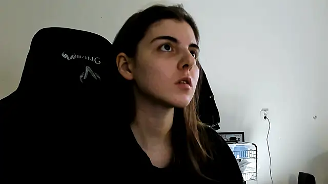 emmamurrr online show from February 4, 2026, 2:34 pm