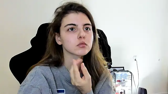 Snapshot of emmamurrr chatting on November 29, 2025, 12:05 pm emmamurrr online show from November 29, 2025, 12:05 pm