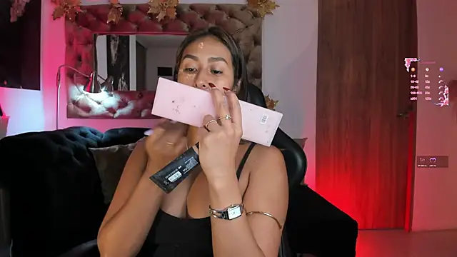 AmelyaMann online show from May 7, 2026, 12:52 pm