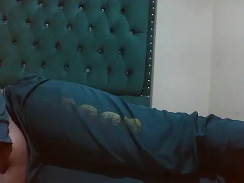 Snapshot of Sexy_Riri chatting on June 14, 2026, 12:17 pm Sexy Riri online show from June 14, 2026, 12:17 pm