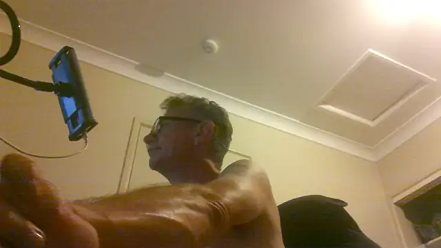 Snapshot of butseriouslykahnt chatting on January 21, 2025, 6:45 pm butseriouslykahnt online show from January 21, 2025, 6:45 pm