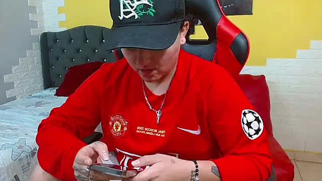 Snapshot of isabeautyx19 chatting on February 12, 2026, 1:05 am isabeautyx19 online show from February 12, 2026, 1:05 am