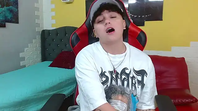 Snapshot of isabeautyx19 chatting on February 16, 2026, 8:07 pm isabeautyx19 online show from February 16, 2026, 8:07 pm