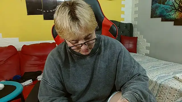 isabeautyx19 online show from October 7, 2025, 1:17 am