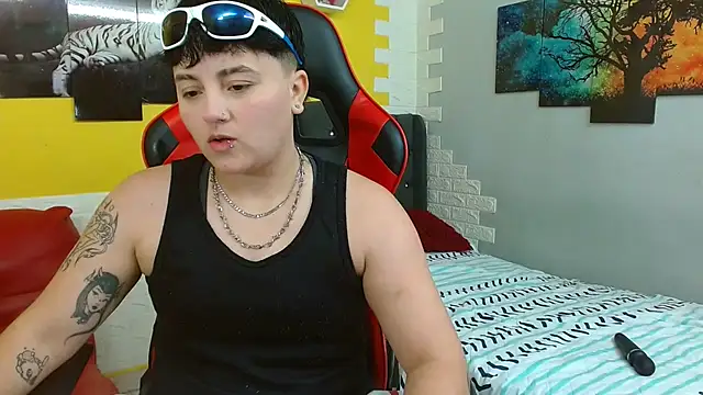 isabeautyx19 online show from October 27, 2025, 3:18 am