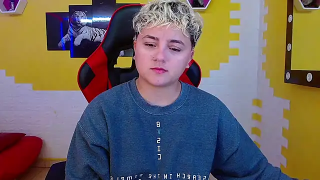 isabeautyx19 online show from March 18, 2025, 7:33 pm