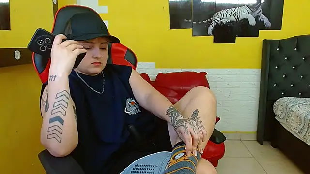 isabeautyx19 online show from September 25, 2025, 3:56 am