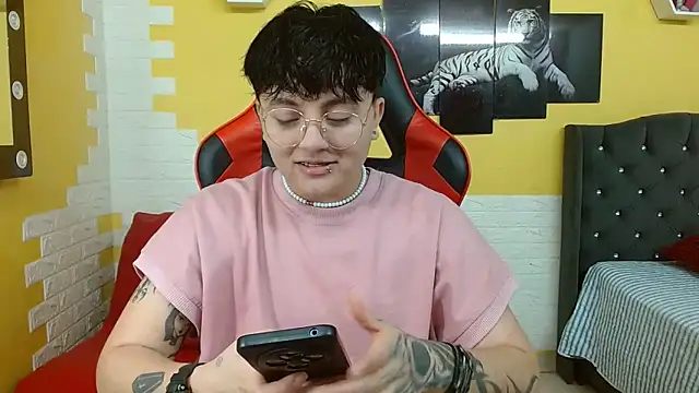 isabeautyx19 online show from December 21, 2025, 3:08 am