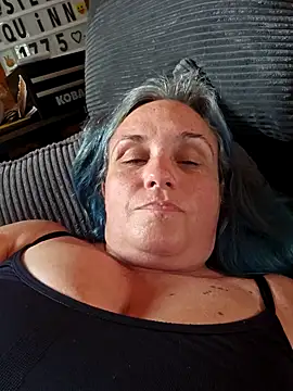 stellaquinn1775 online show from November 19, 2025, 9:04 pm