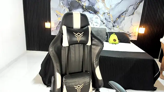 Ivy 16 online show from November 16, 2025, 1:16 pm