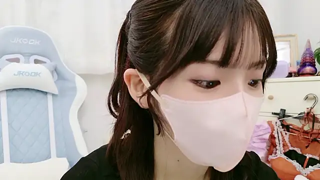 -minami- online show from November 23, 2025, 12:04 pm