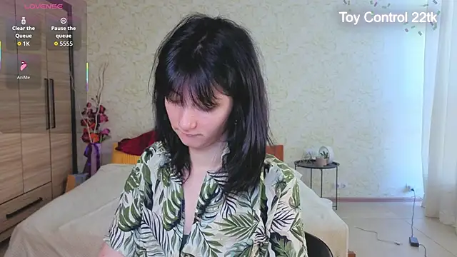 Snapshot of JulisSweet chatting on June 23, 2026, 7:17 am JulisSweet online show from June 23, 2026, 7:17 am
