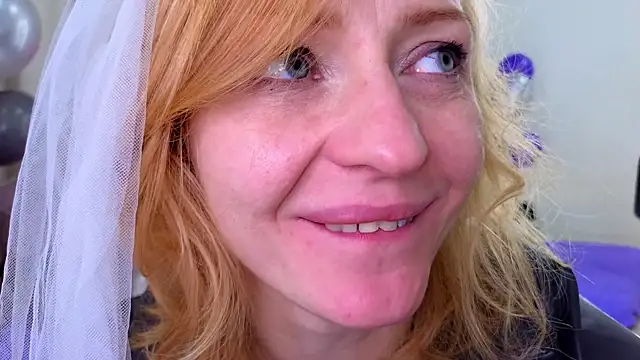 Snapshot of SquirtyAlisa chatting on October 29, 2025, 8:08 pm SquirtyAlisa online show from October 29, 2025, 8:08 pm