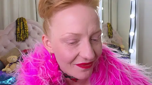 Snapshot of SquirtyAlisa chatting on November 22, 2025, 12:32 am SquirtyAlisa online show from November 22, 2025, 12:32 am