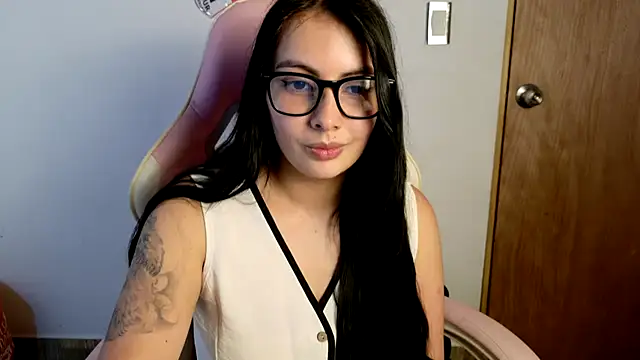 lalawhitte online show from May 8, 2026, 8:56 pm