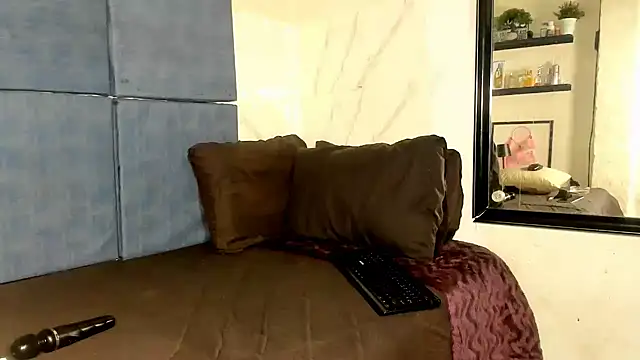 Snapshot of Ebonydollxx chatting on May 28, 2026, 10:04 pm Ebonydollxx online show from May 28, 2026, 10:04 pm