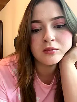 Snapshot of Kamilla_Loop chatting on October 24, 2025, 9:14 pm Kamilla Loop online show from October 24, 2025, 9:14 pm