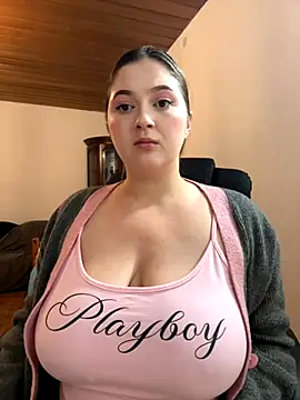 Snapshot of Kamilla_Loop chatting on November 19, 2025, 9:37 pm Kamilla Loop online show from November 19, 2025, 9:37 pm