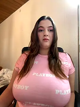 Snapshot of Kamilla_Loop chatting on October 20, 2025, 7:58 pm Kamilla Loop online show from October 20, 2025, 7:58 pm