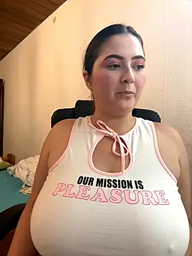 Snapshot of Kamilla_Loop chatting on October 21, 2025, 7:35 pm Kamilla Loop online show from October 21, 2025, 7:35 pm