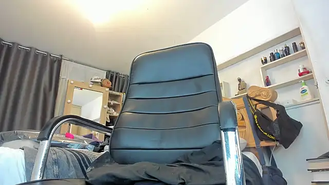 Snapshot of pollet_brown chatting on June 19, 2026, 1:11 am pollet brown online show from June 19, 2026, 1:11 am