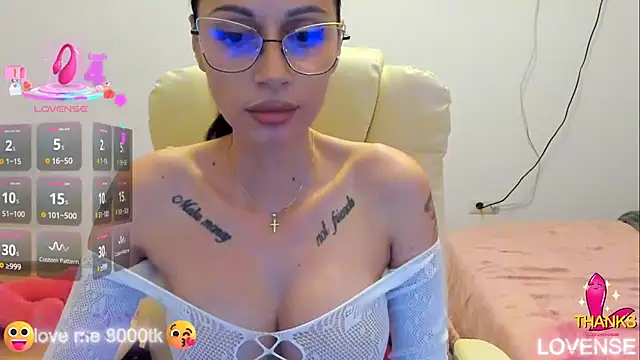 Snapshot of kissnicol32 chatting on November 4, 2025, 4:55 pm kissnicol32 online show from November 4, 2025, 4:55 pm