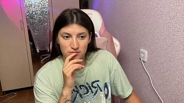 Katrin  kiss online show from April 26, 2026, 6:05 pm
