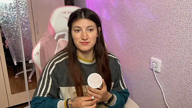 Katrin  kiss online show from May 3, 2026, 6:33 pm